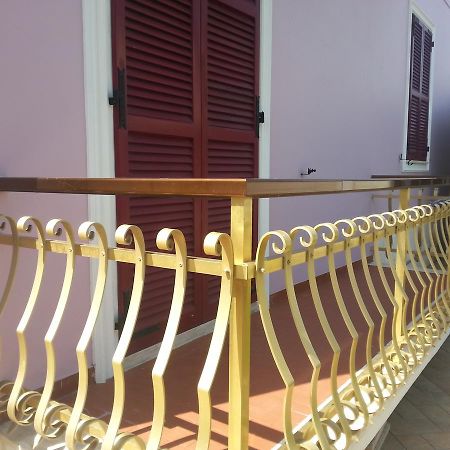 B&B Civico22 Чивитанова-Марке Экстерьер фото