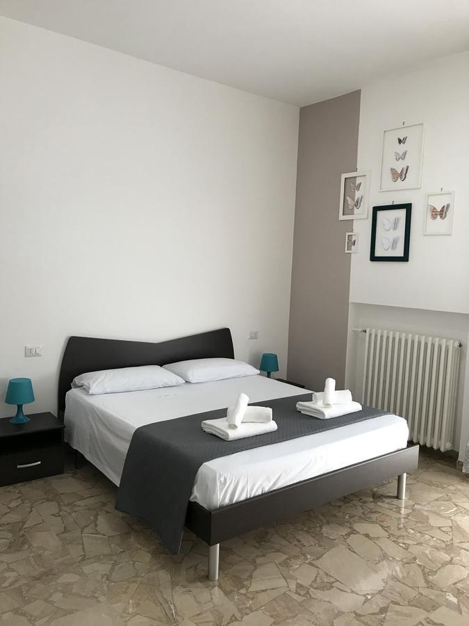 B&B Civico22 Чивитанова-Марке Экстерьер фото
